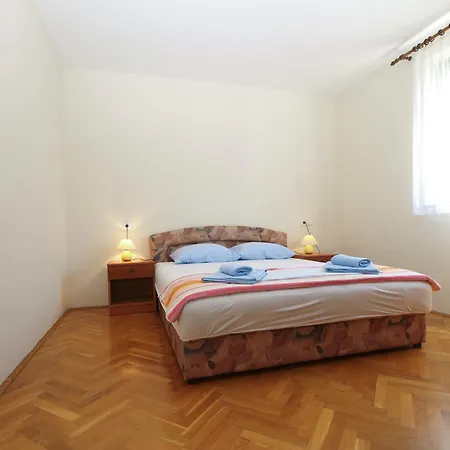 Sebastian 1842 Apartmán